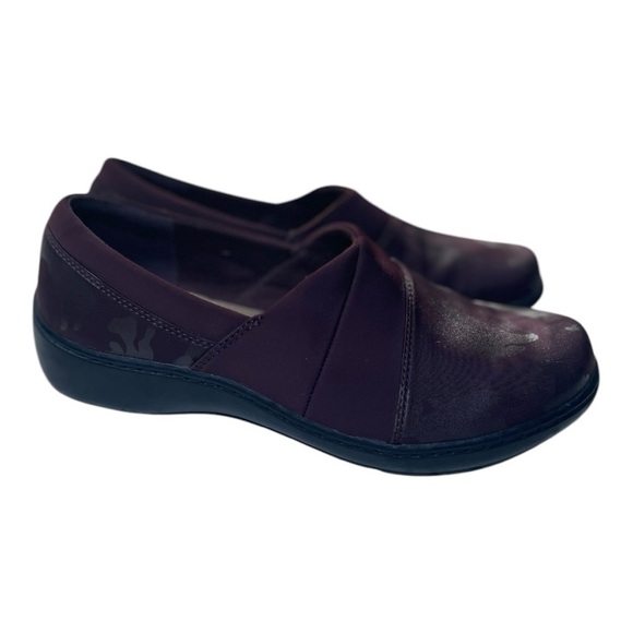 Clarks Women’s Cora Heather Burgundy Slip On Loafers - Picture 1 of 9